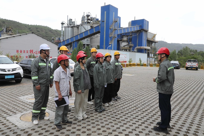 黃陵公司:職工代表訪一線 安全民生共守護(hù)